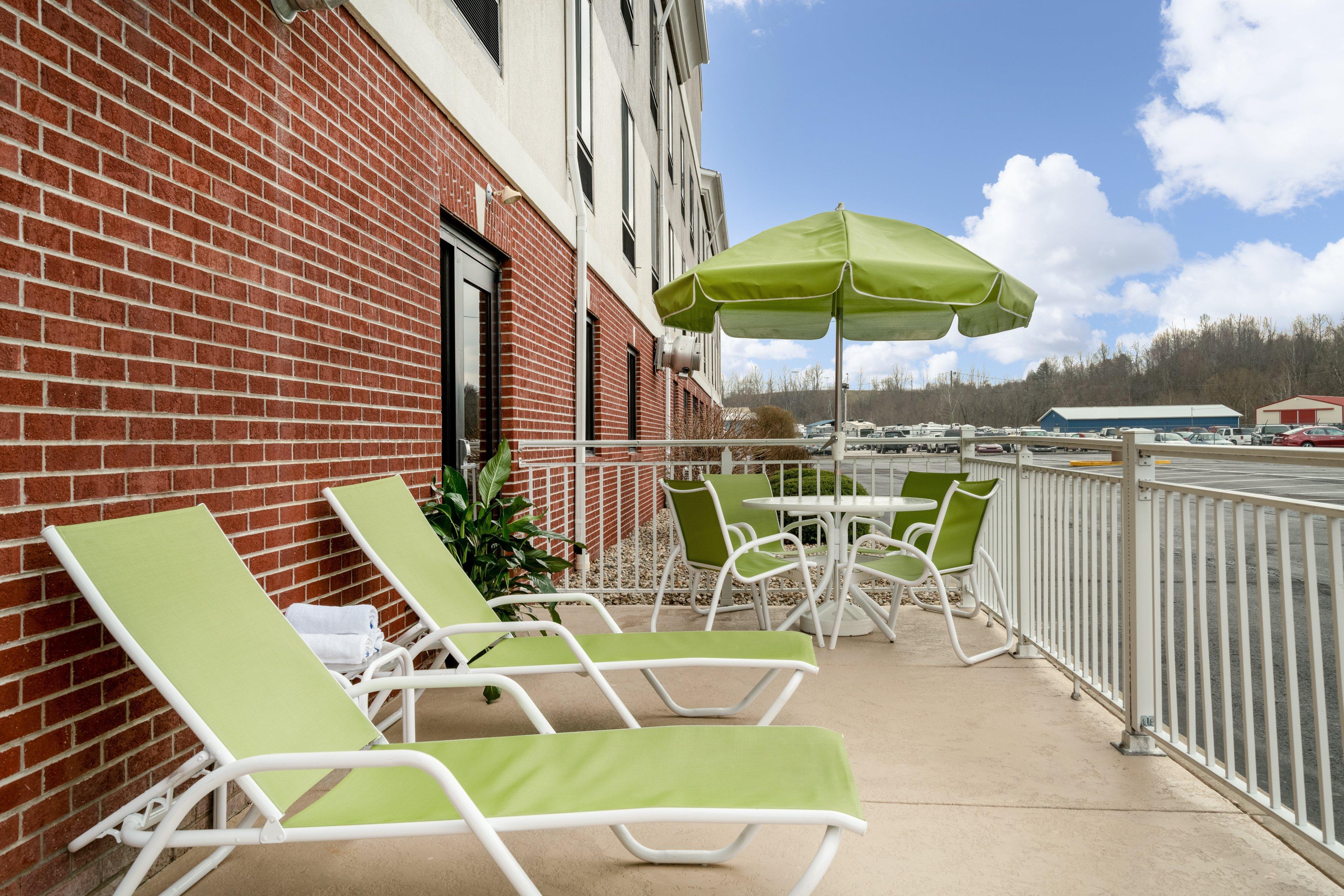 Holiday Inn Express Hotel & Suites Ashland By Ihg Exterior foto